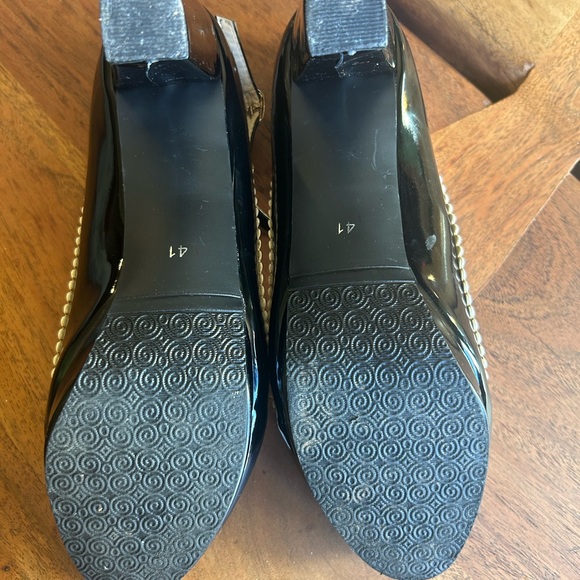 Chic Black and White Bow Heels - Picture 2 of 4